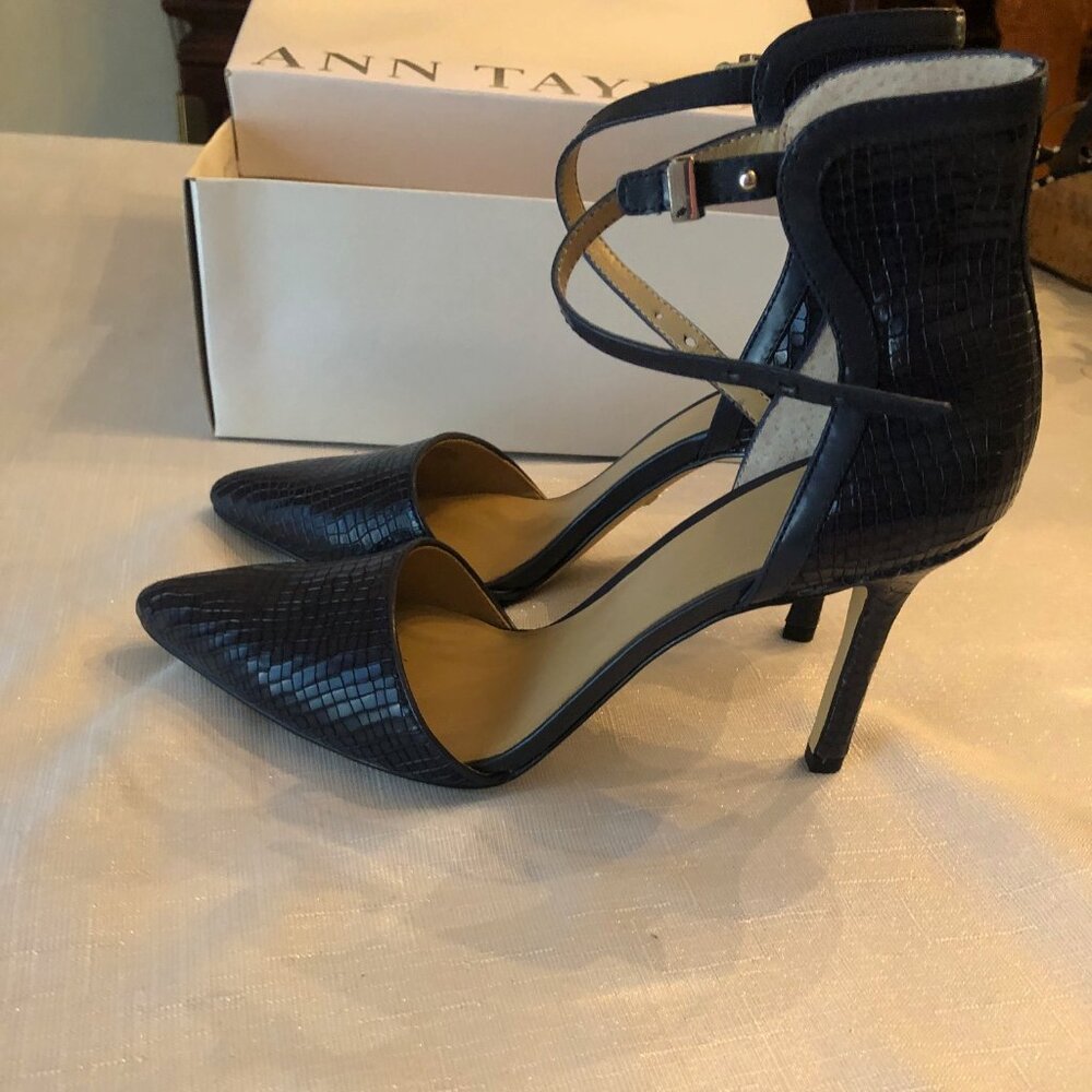 Ann Taylor Katia Navy Heels - Size 8.5